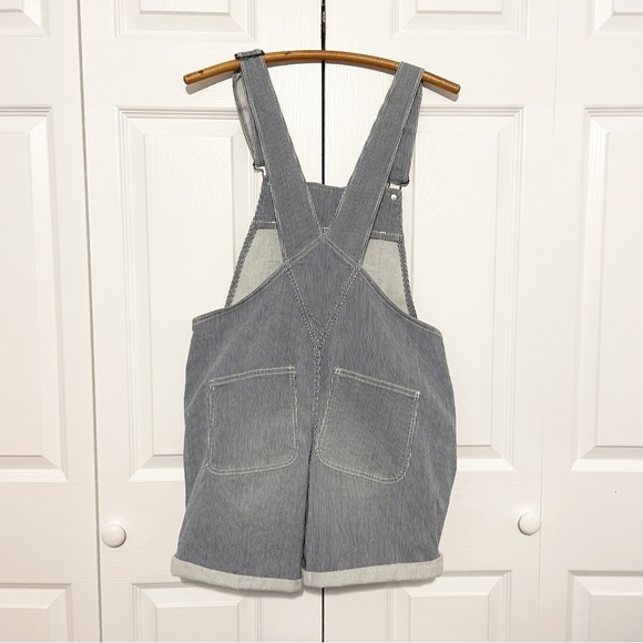 Stylish Women's Blue And White Stripe Denim Overalls - Picture 6 of 10